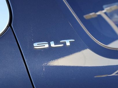 Used 2023 GMC Acadia SLT