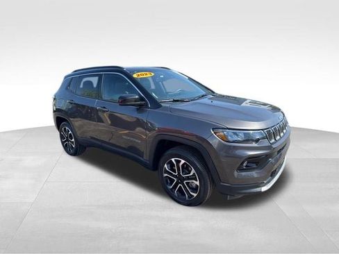 Used 2023 Jeep Compass Limited w/ Sun and Sound Group AWD/4WD image 3