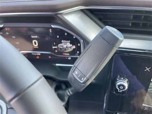 New 2025 GMC Sierra 2500 Denali w/ Denali Reserve Package image 19