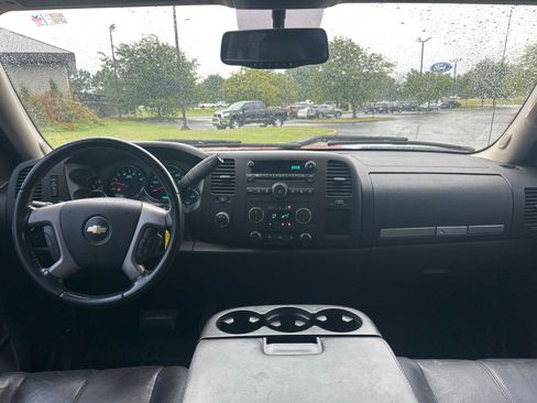 Used 2010 Chevrolet Silverado 2500 LT w/ Interior Plus Package AWD/4WD image 13