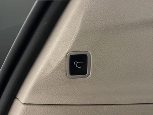 Used 2022 Chrysler Pacifica Touring-L FWD image 30