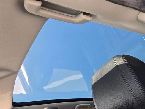 Used 2016 Land Rover Discovery Sport HSE image 18