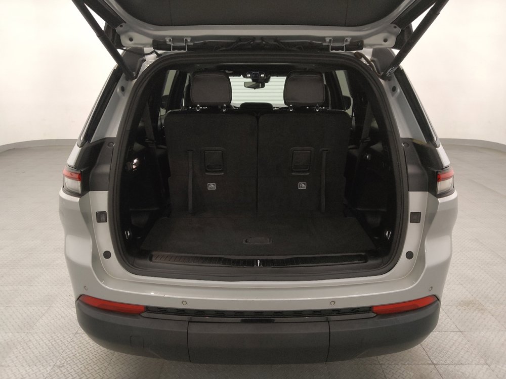 Used 2023 Jeep Grand Cherokee L Laredo RWD image 29