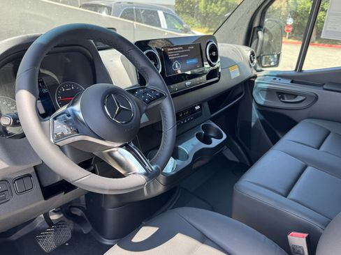 New 2025 Mercedes-Benz Sprinter 2500 image 17