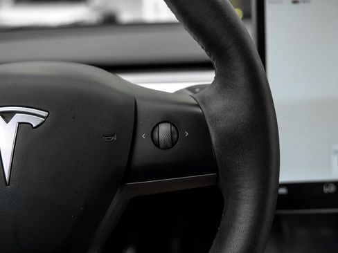 Used 2023 Tesla Model Y AWD image 18
