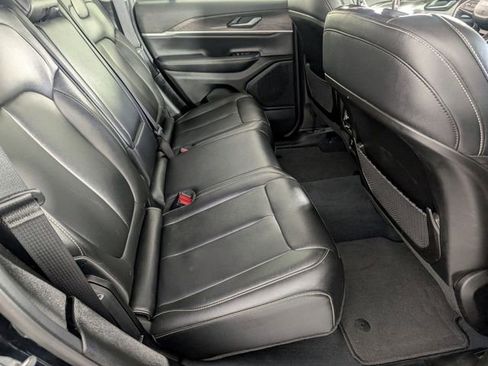 Certified 2023 Jeep Grand Cherokee Limited AWD/4WD image 33