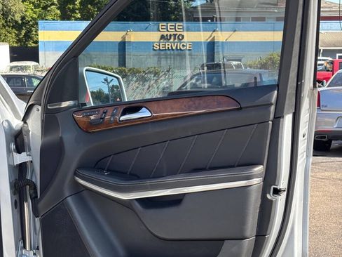 Used 2013 Mercedes-Benz GL 450 4MATIC image 24