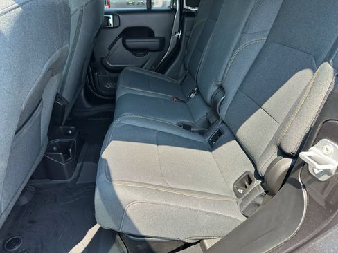 Used 2025 Jeep Gladiator Sport AWD/4WD image 18