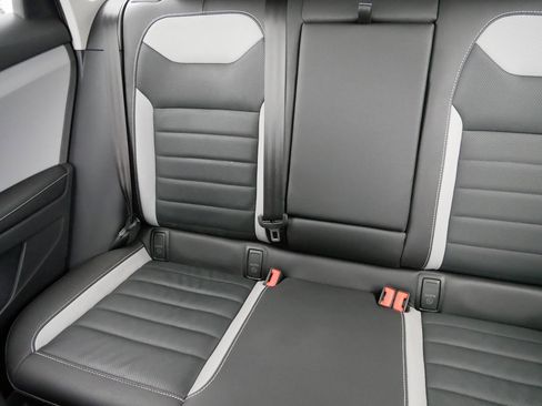 Used 2024 Volkswagen Taos SEL image 12