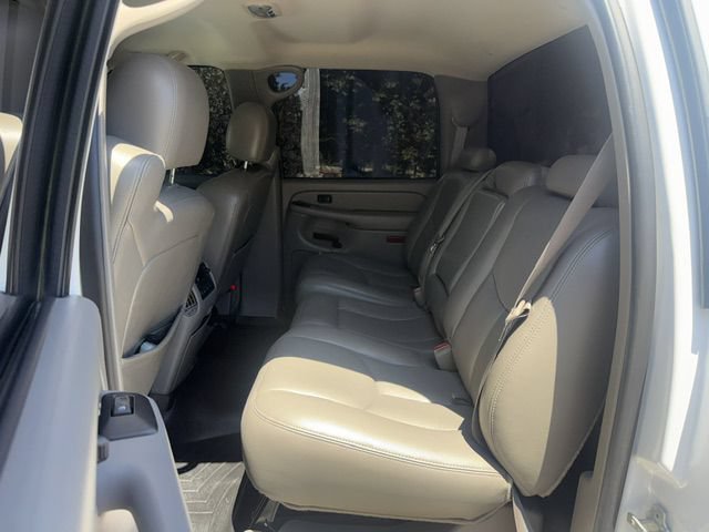 Used 2006 GMC Sierra 3500 SLT w/ Heavy-Duty Power Package AWD/4WD image 30