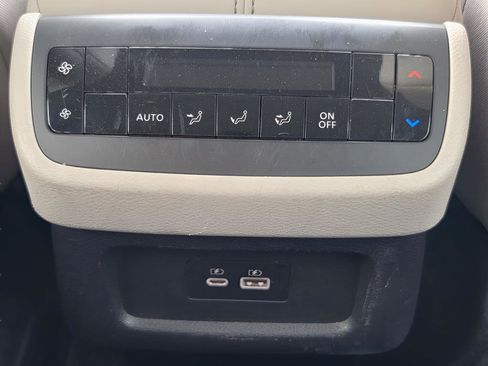 Used 2022 Nissan Pathfinder SV FWD image 24