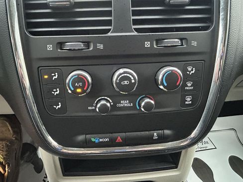 Used 2013 Dodge Grand Caravan SE FWD image 22