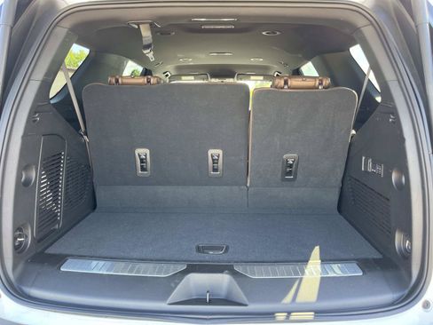 Used 2025 Chevrolet Tahoe High Country RWD image 13