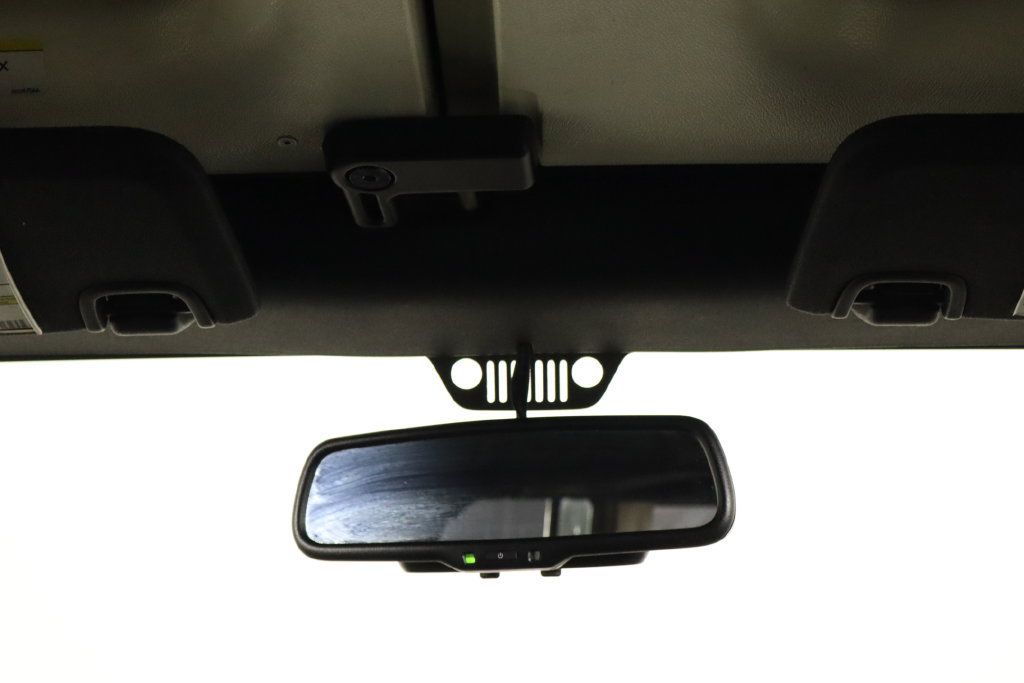 Used 2016 Jeep Wrangler Unlimited Rubicon AWD/4WD image 25
