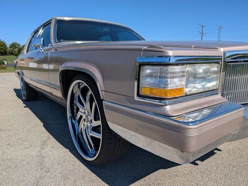 Used 1990 Cadillac Brougham image 52