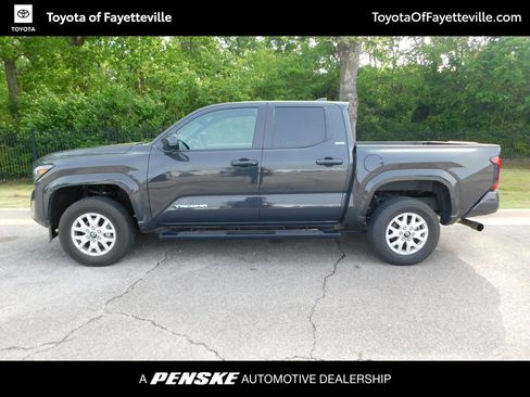 Used 2025 Toyota Tacoma SR5 AWD/4WD image 2