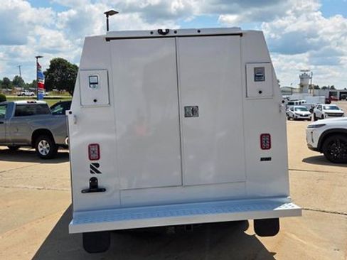 New 2025 Chevrolet Express 3500 w/ Power Convenience Package image 4