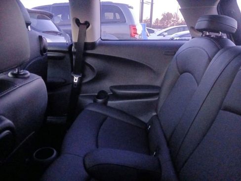 Used 2019 MINI Cooper 2-Door Hardtop w/ Signature Upholstery Package image 4