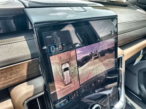 New 2026 GMC Yukon Denali Ultimate w/ LPO, Floor Liner Package AWD/4WD image 29