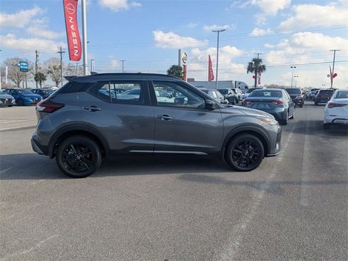 Used 2024 Nissan Kicks SR image 2