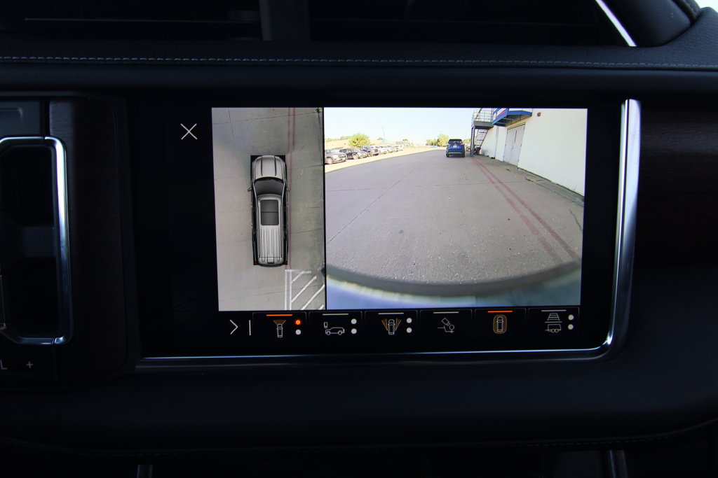 Used 2024 GMC Yukon XL Denali Ultimate AWD/4WD image 16
