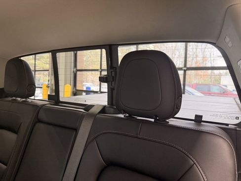 Used 2018 GMC Canyon SLT image 19