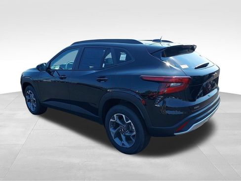 New 2026 Chevrolet Trax LT w/ Driver Confidence Package FWD image 3