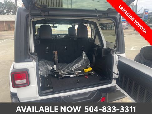 Used 2023 Jeep Wrangler Unlimited Sahara AWD/4WD image 19