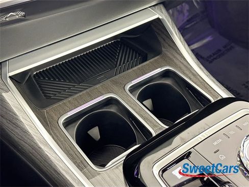 Used 2025 BMW 740i xDrive image 36