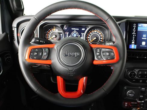 Used 2024 Jeep Gladiator Rubicon w/ Technology Group image 7