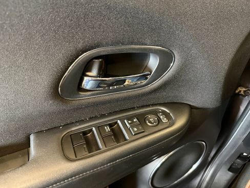 Used 2016 Honda HR-V EX image 19
