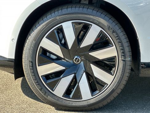 New 2025 Volvo EX90 Plus w/ Protection Package Premier image 30