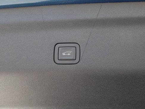 New 2025 Chevrolet Suburban Premier image 45