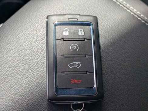 New 2025 Jeep Grand Cherokee L Limited w/ Black Appearance Package AWD/4WD image 26