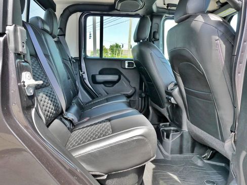 Used 2020 Jeep Gladiator Sport w/ Quick Order Package 24S AWD/4WD image 11