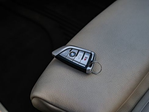 Used 2019 BMW 530e w/ Convenience Package image 58