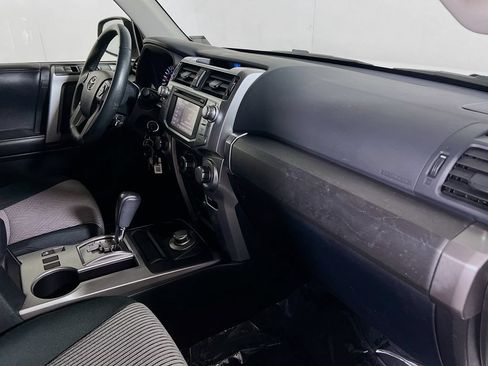 Certified 2018 Toyota 4Runner SR5 AWD/4WD image 25
