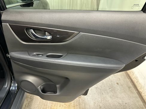 Certified 2019 Nissan Rogue SV image 29