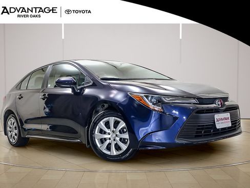Used 2026 Toyota Corolla LE FWD image 2
