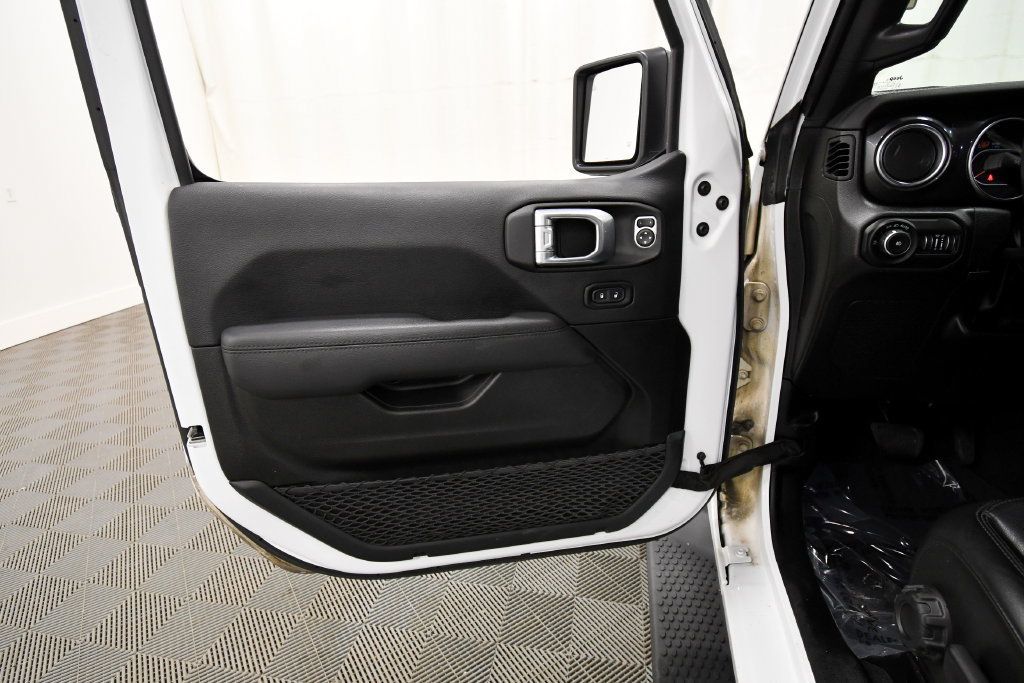 Used 2021 Jeep Wrangler Unlimited Sahara AWD/4WD image 13