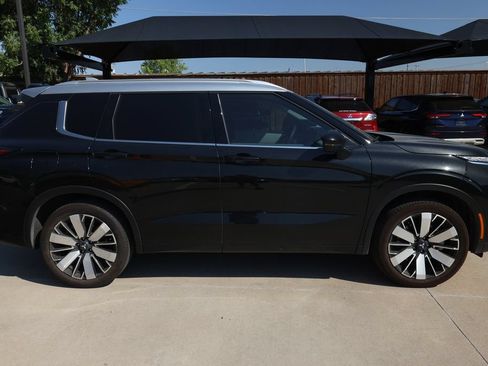 Used 2025 Mitsubishi Outlander AWD image 4