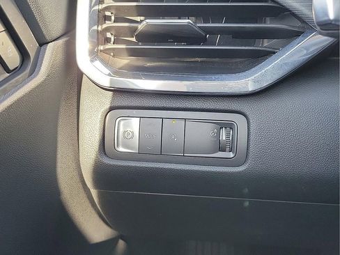 Used 2025 GMC Acadia Elevation image 15