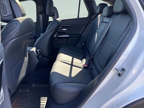 Used 2024 Mercedes-Benz GLC 300 4MATIC image 25