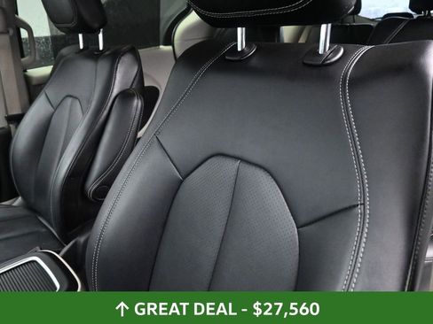 Used 2024 Chrysler Pacifica Touring-L image 22