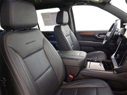 Certified 2025 GMC Yukon Denali image 14