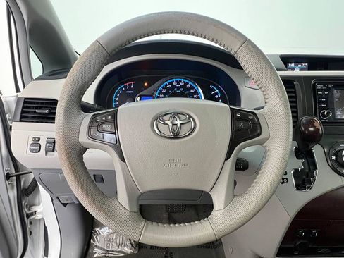 Used 2014 Toyota Sienna XLE w/ Entertainment Package AWD/4WD image 15