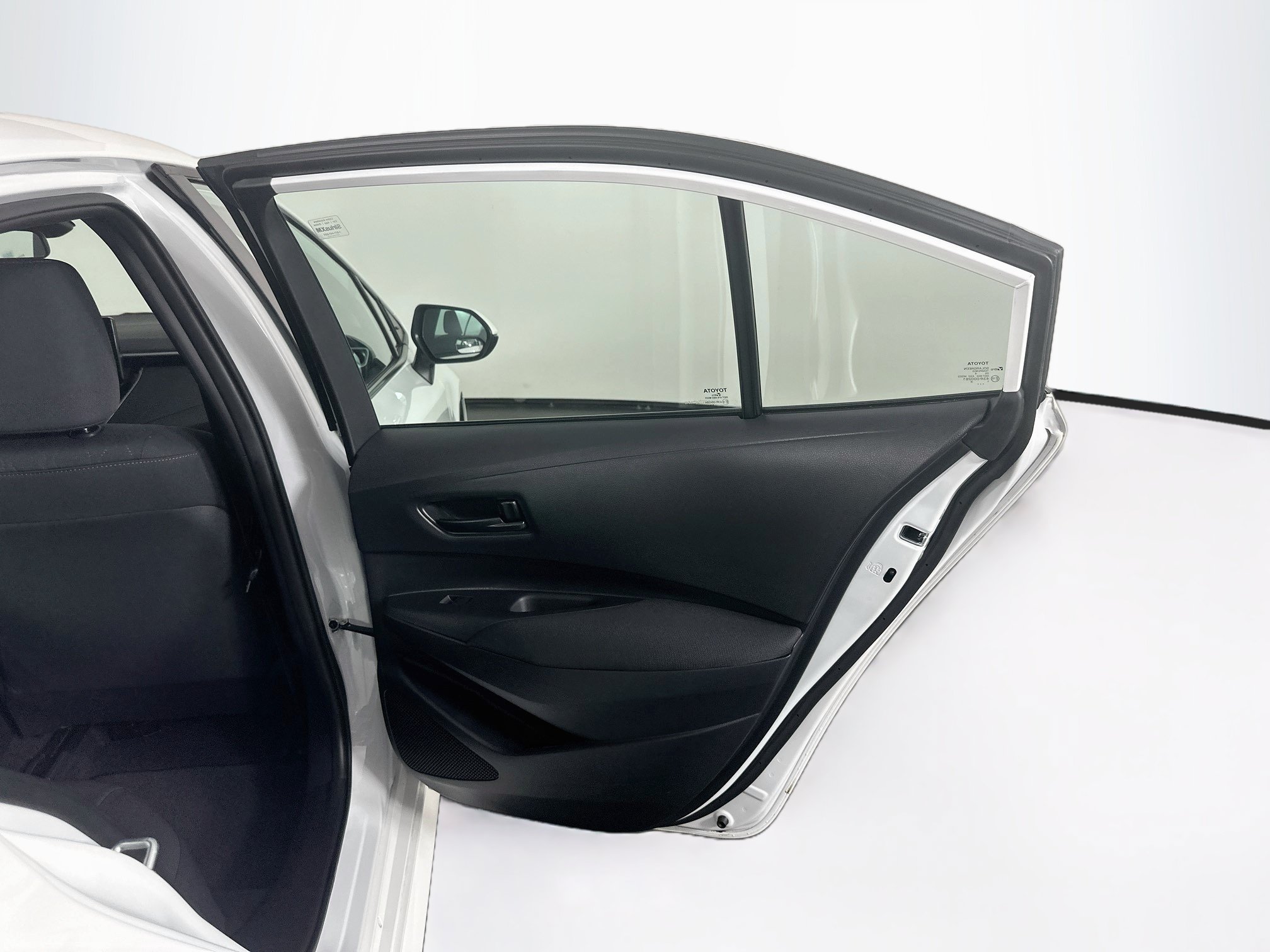 Used 2025 Toyota Corolla LE FWD image 27