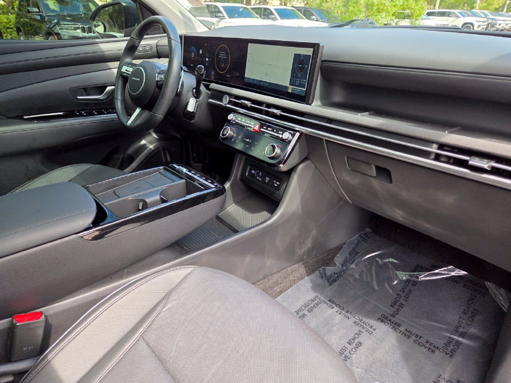 Used 2025 Hyundai Tucson Limited FWD image 14