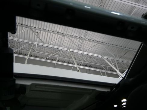 Used 2023 Jeep Wrangler Unlimited w/ Cold Weather Group AWD/4WD image 4