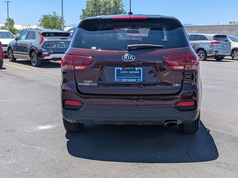 Used 2019 Kia Sorento AWD V6 image 4